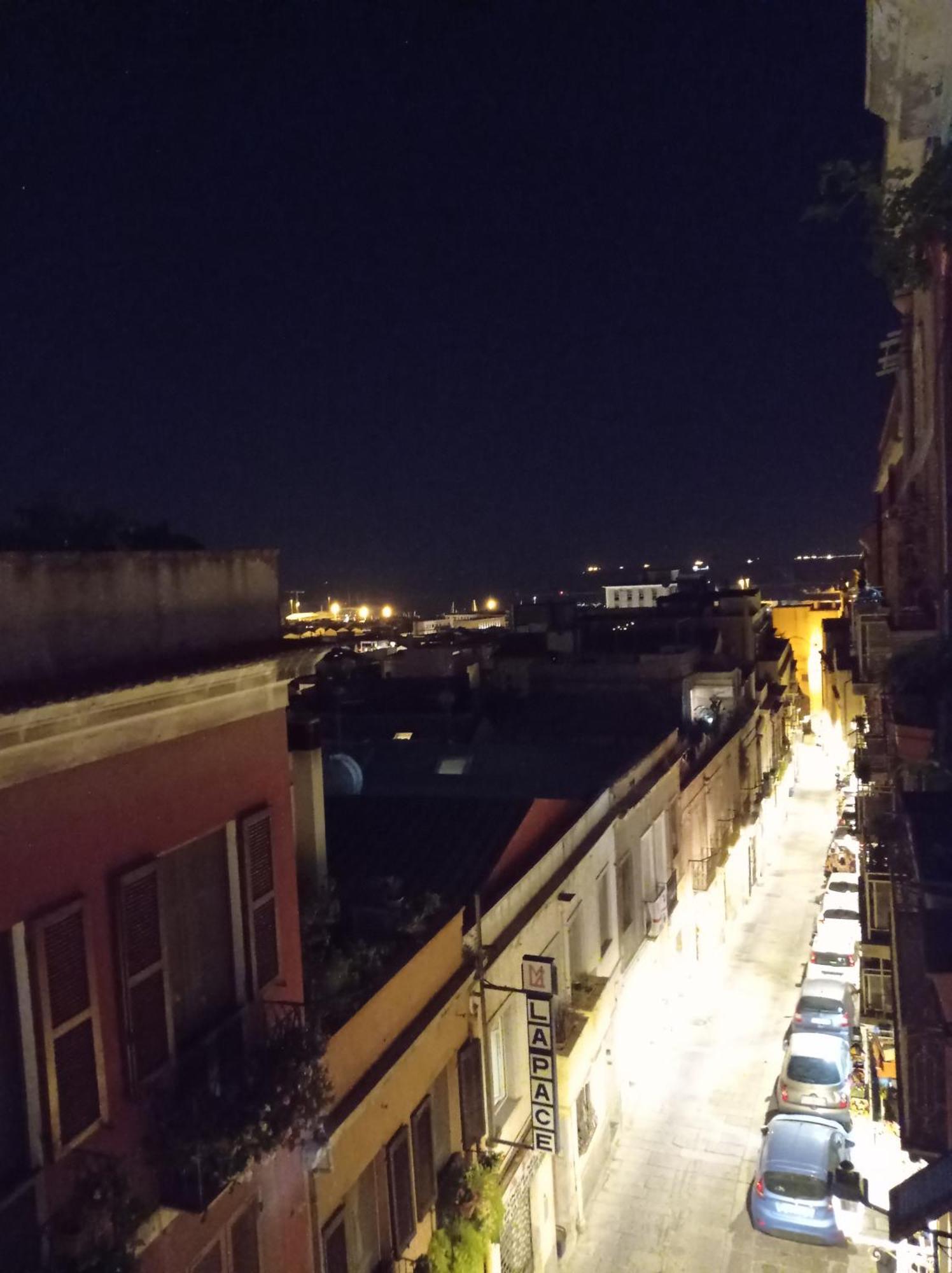 Central Moon Cagliari Vista Mare Quarto foto